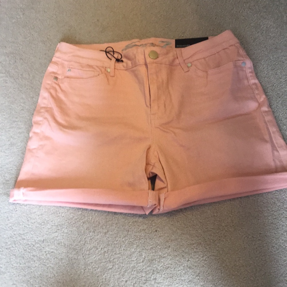 NWT Seven7 limited edition peach jean shorts
